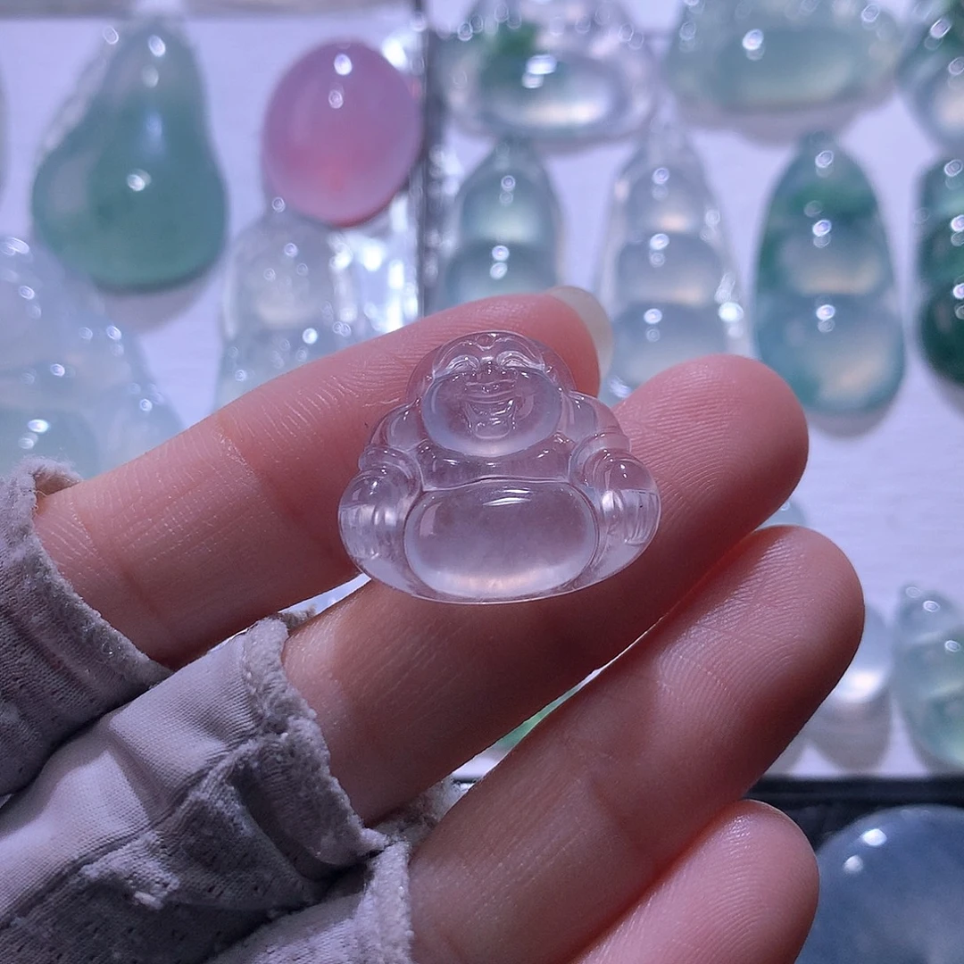 翡翠未镶嵌颈饰佛