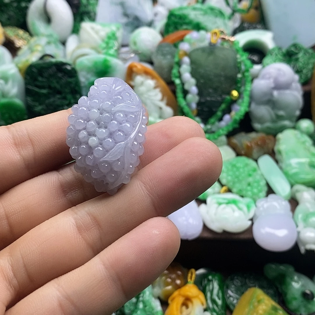 翡翠未镶嵌颈饰葡萄