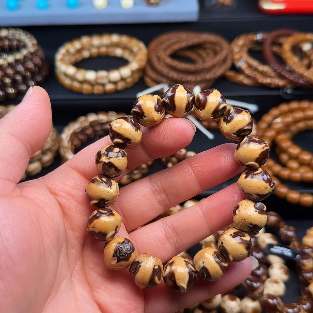 紫金鼠吊坠紫金鼠油核雕刻鼠钱14mm