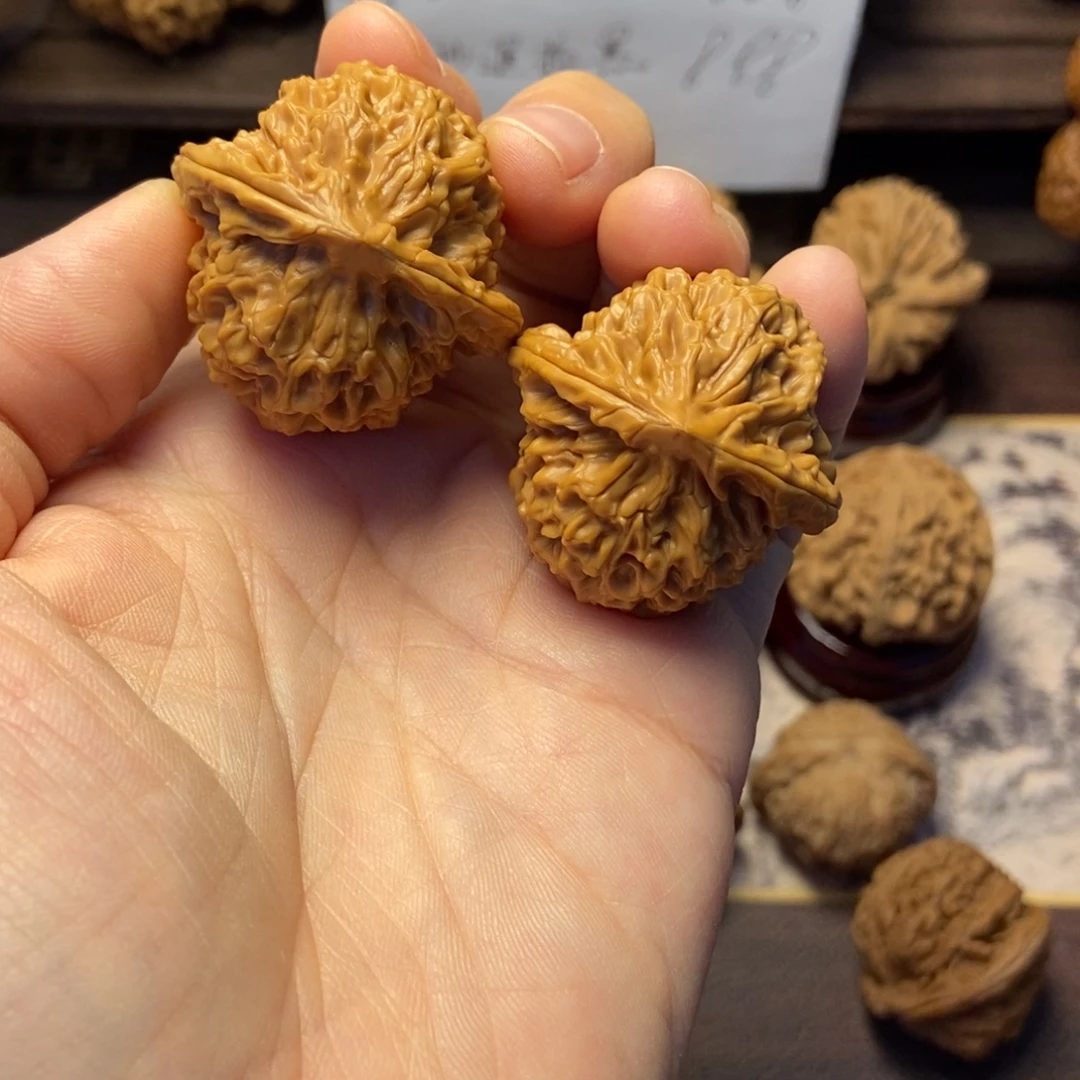 花***.文玩核桃把件全品鱼籽纹36