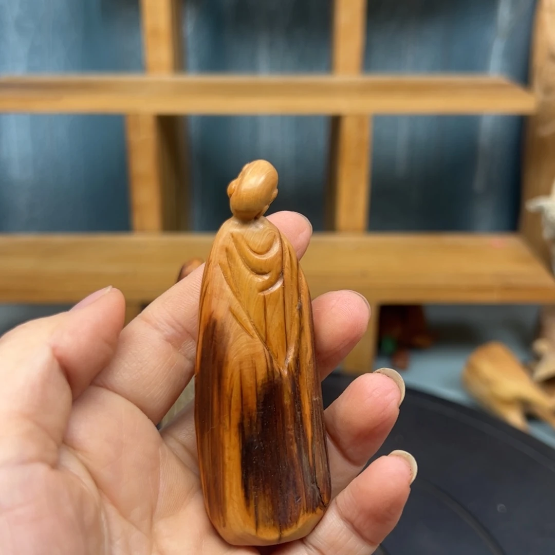 木紫**作崖柏木摆件手把件，