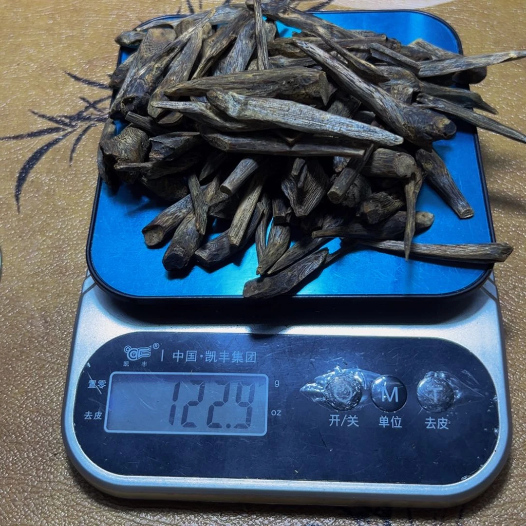 沉香沉香碎屑李****）老料
