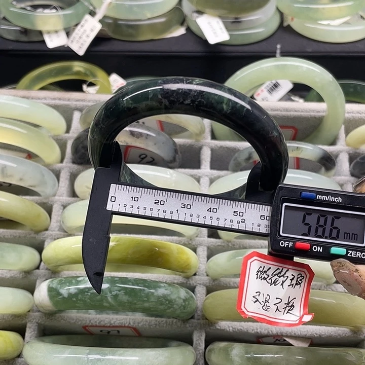 蛇纹石玉未镶嵌手镯109