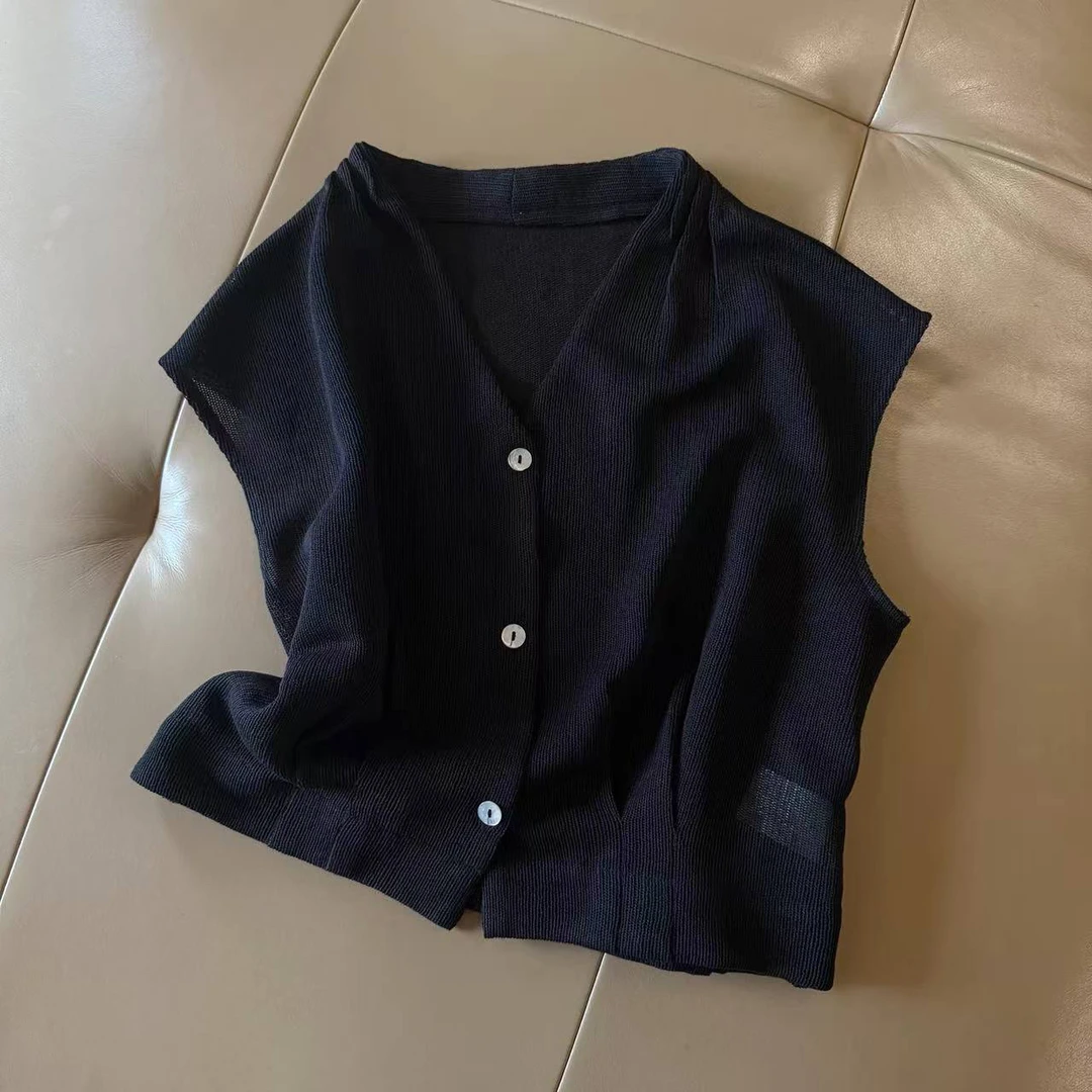 夏季百搭气质V领显瘦镂空3粒扣马甲