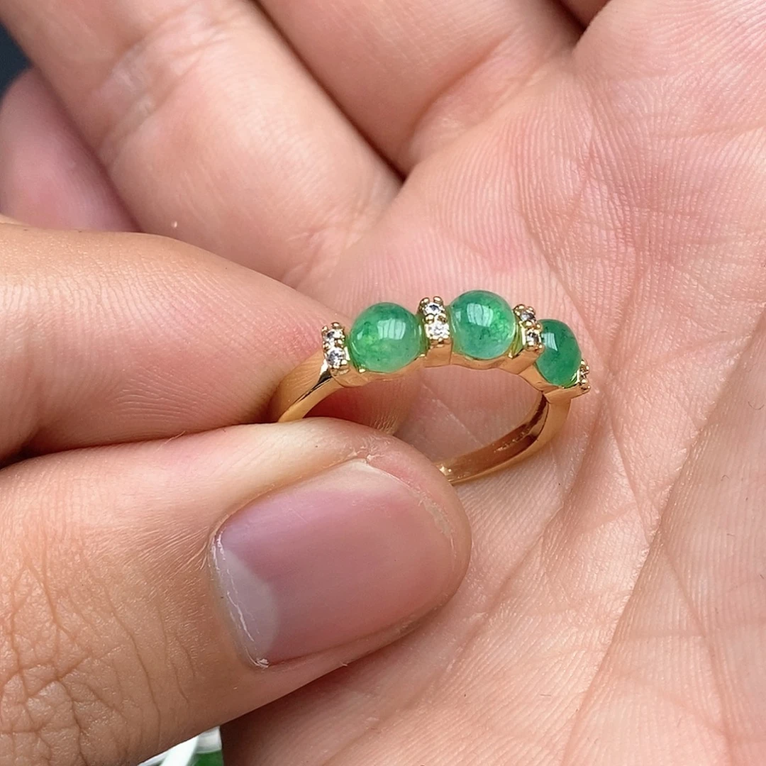 只买单纯的吊坠，没带链子，属的性质。