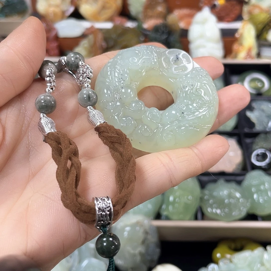 蛇纹石玉颈饰未镶嵌