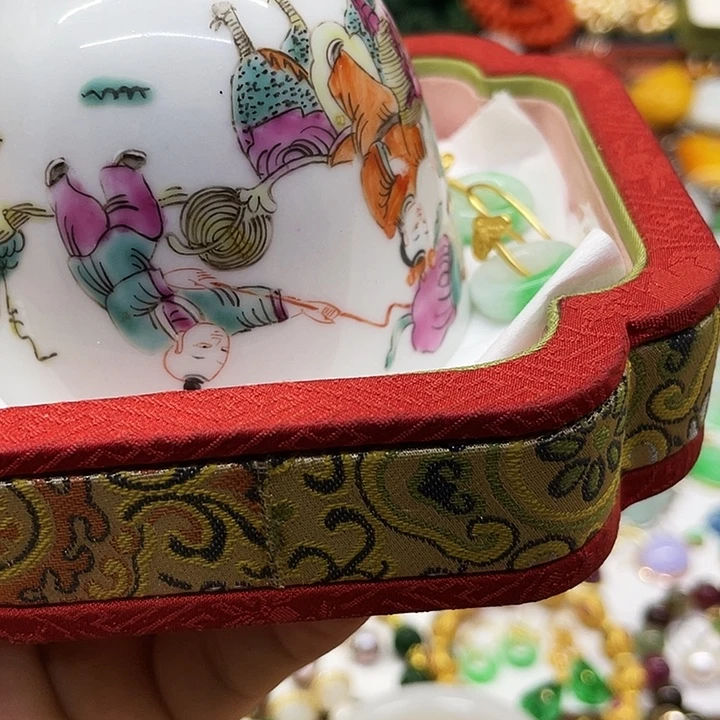 财***满青花彩绘小主人杯子