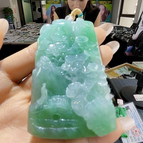 颈饰未镶嵌翡翠一个