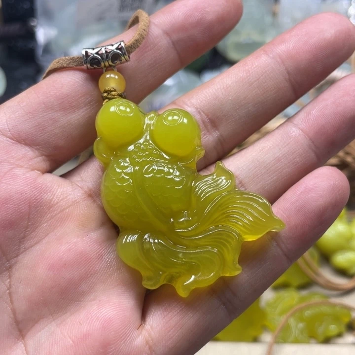 等***来蛇纹石玉未镶嵌颈饰