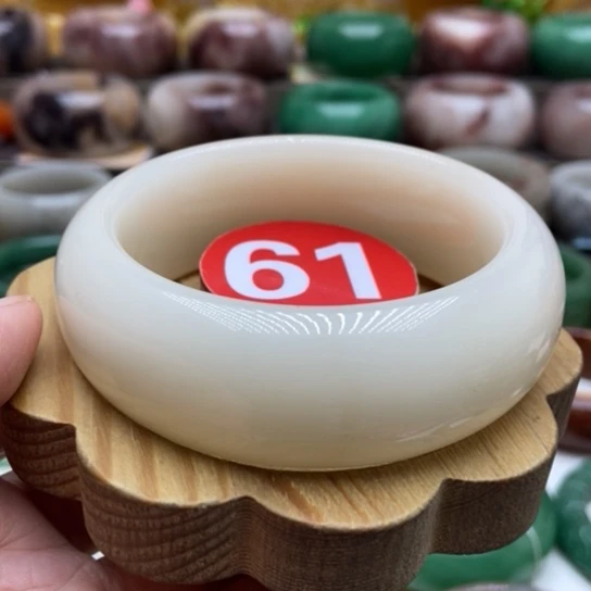 未镶嵌手镯石英质玉