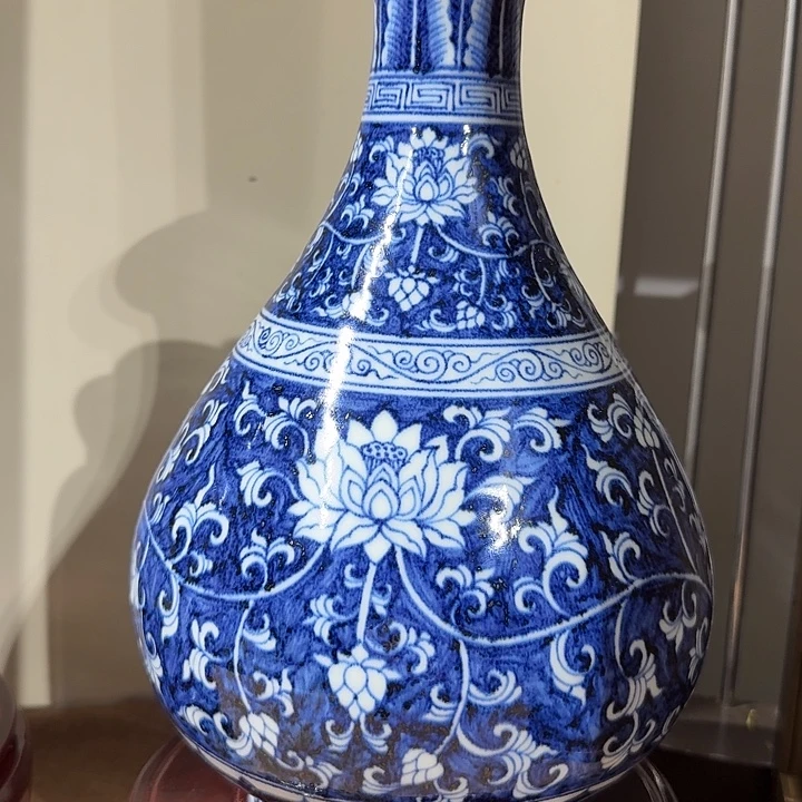 瓷摆件宇泽堂蓝底缠枝莲玉壶春瓶