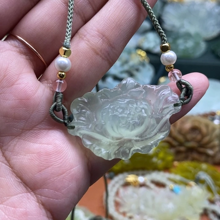 蛇纹石玉未镶嵌吊坠