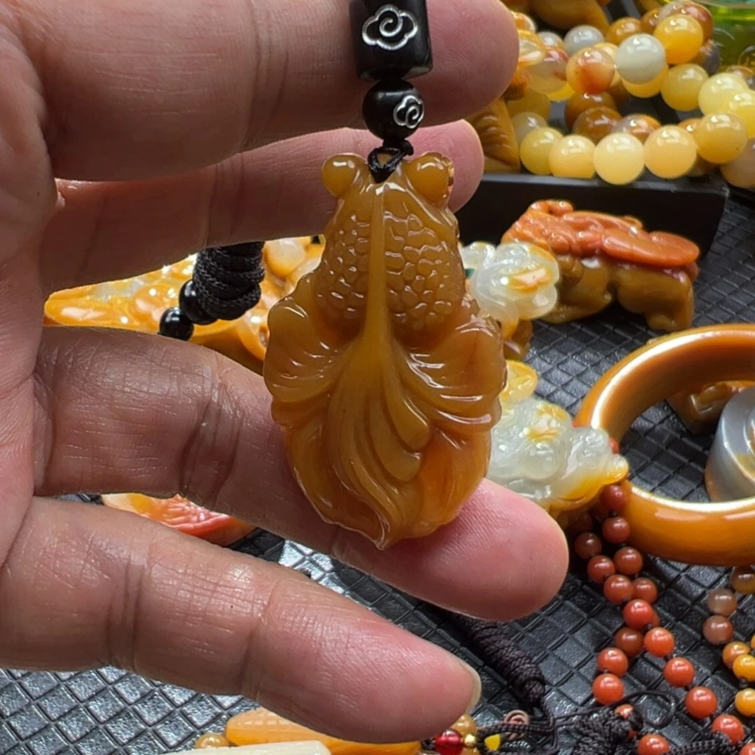 颈饰未镶嵌石英质玉