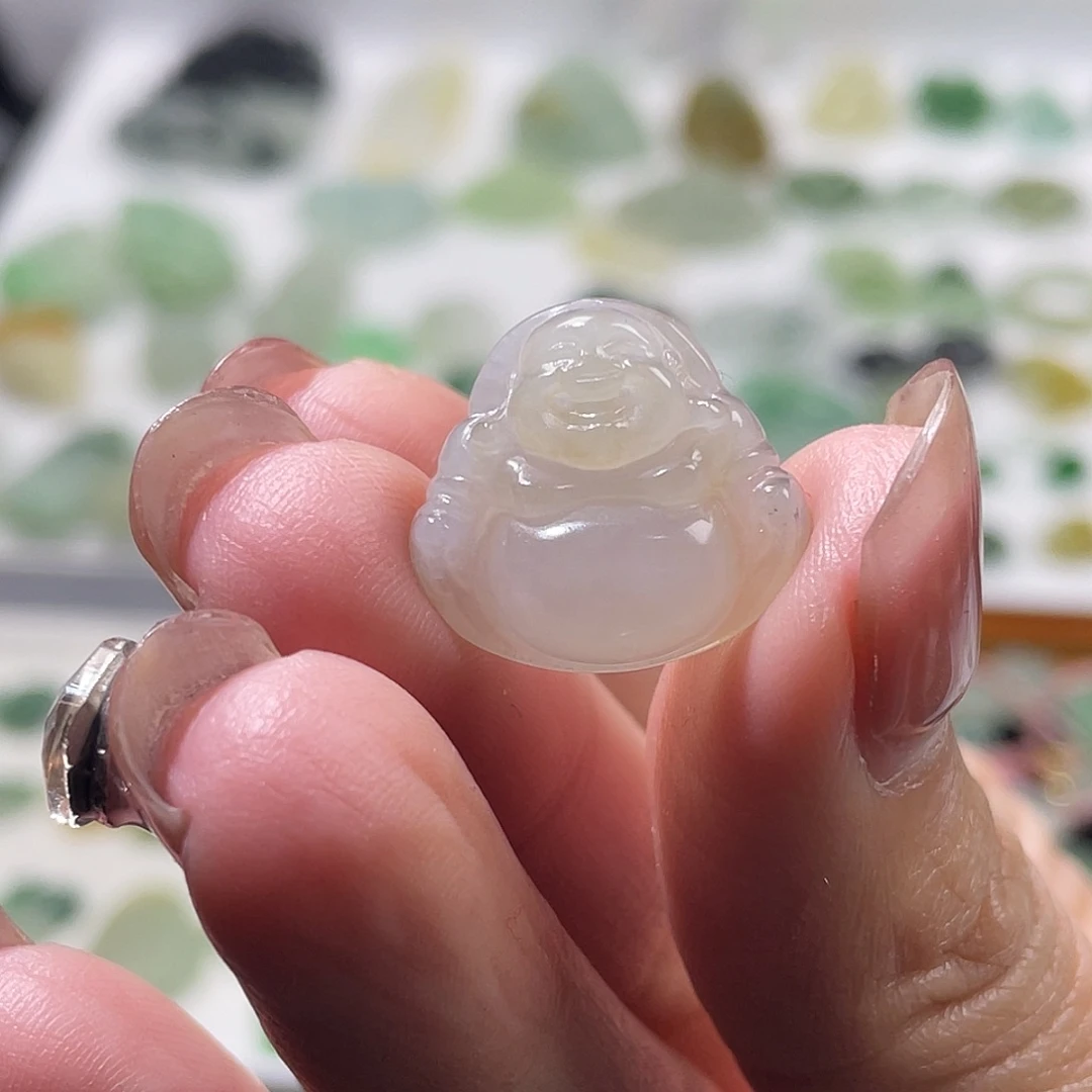 翡翠未镶嵌颈饰佛