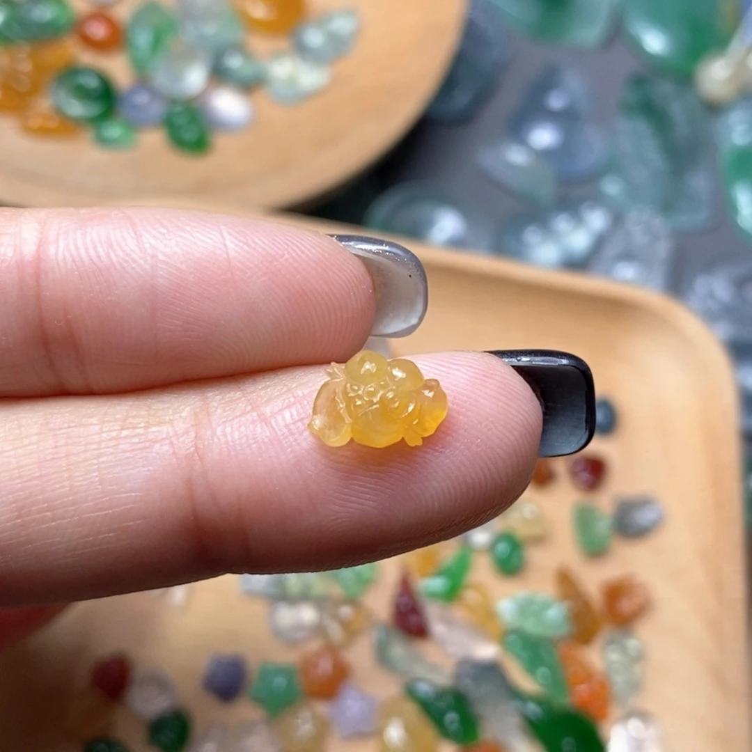 ****️翡翠未镶嵌颈饰翡翠