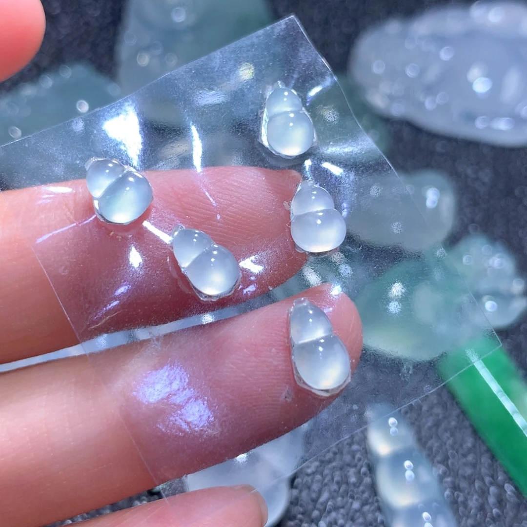 翡翠未镶嵌颈饰缅甸