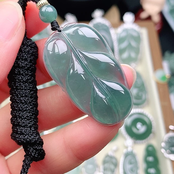 颈饰未镶嵌翡翠吊坠