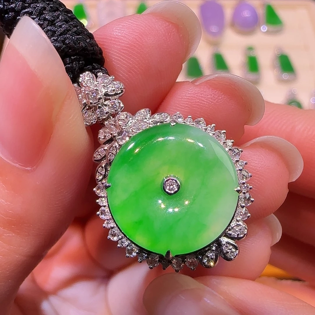 翡翠18K金镶嵌耳环