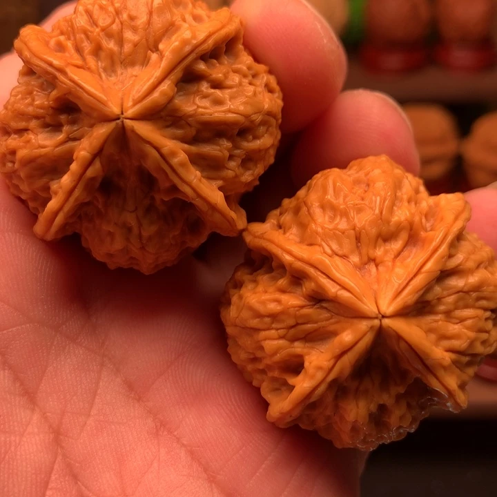 文玩核桃吊坠大*粗四棱