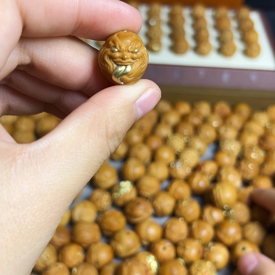 吊坠猴头核桃镶嵌单颗舔僧