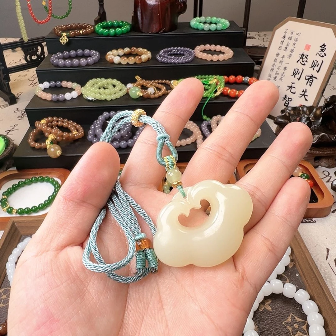 和田玉未镶嵌吊坠(赠链)晴水如意锁吊坠
