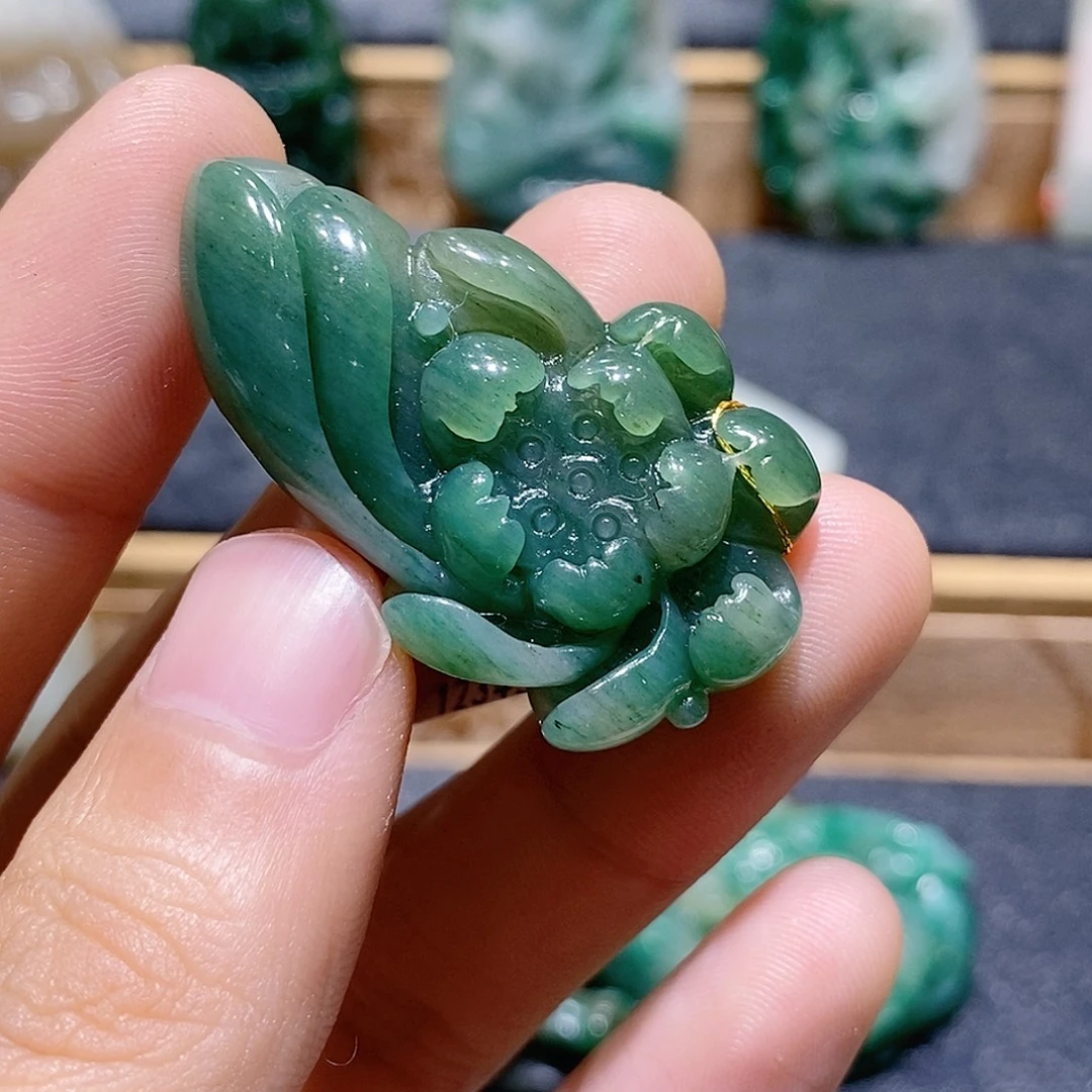 独山玉未镶嵌吊坠