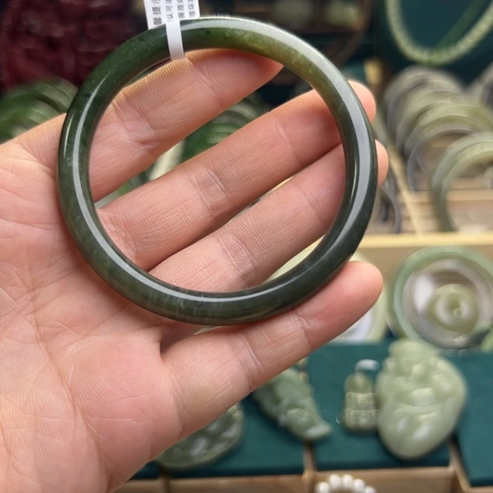 和田玉手镯未镶嵌57.1圈围3053