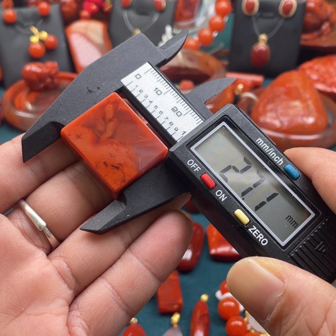 南红玛瑙未镶嵌原矿川料南红无事牌吊坠15.6克