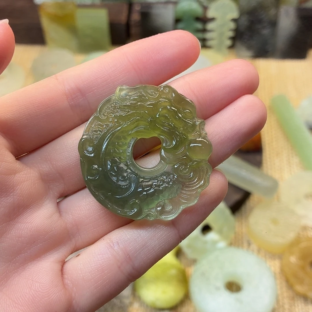 靈***幽蛇纹石玉未镶嵌颈饰