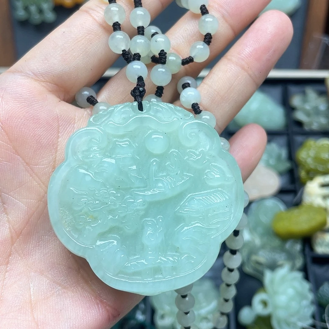 蛇纹石玉未镶嵌颈饰