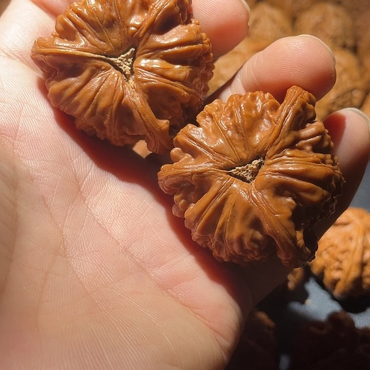 T***辰文玩核桃吊坠亲亲亲亲