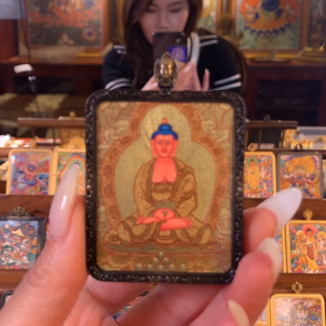 伊***娜吊坠热贡纯手绘唐卡阿弥陀佛