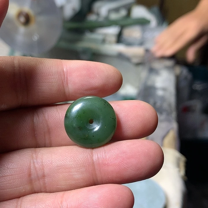 颈饰未镶嵌和田玉（糖玉）