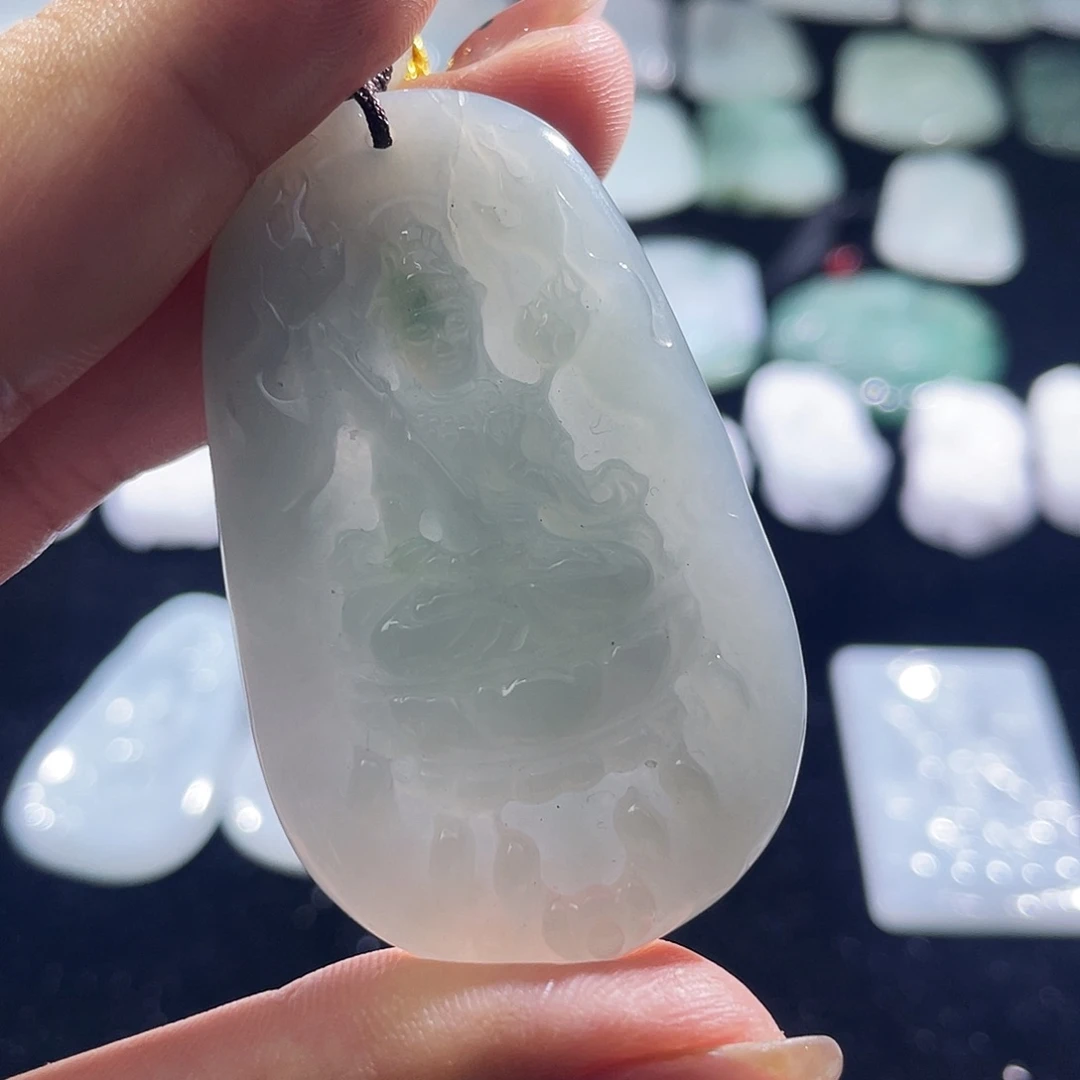 翡翠未镶嵌颈饰虚空