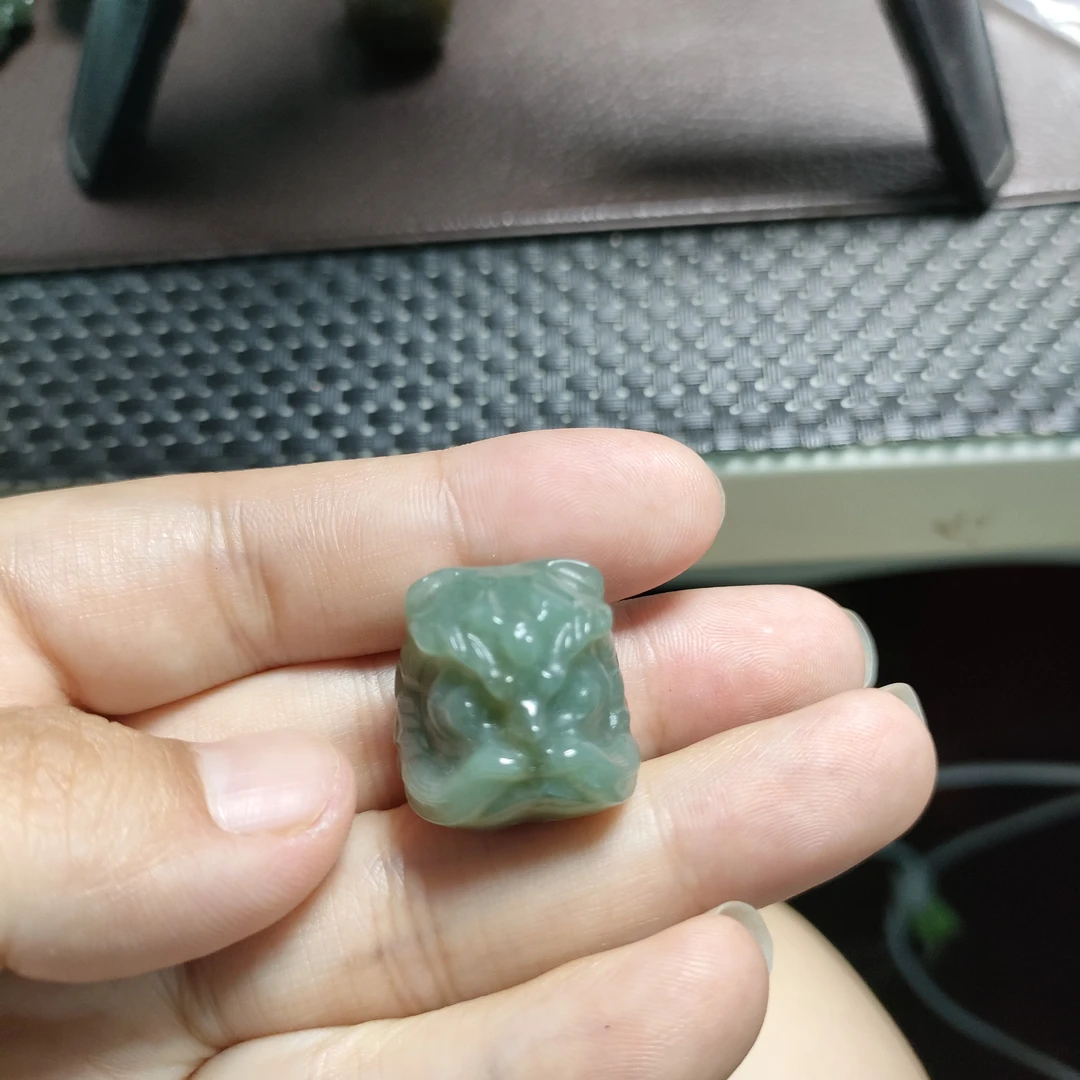 天然和田玉新疆且末料醒狮头
