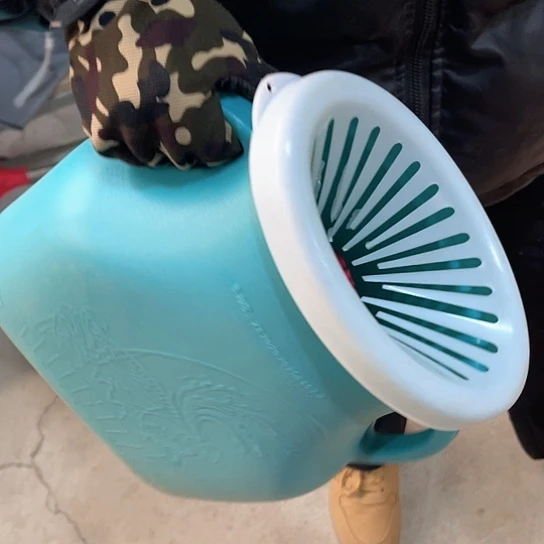 黄鳝鱼桶一个。