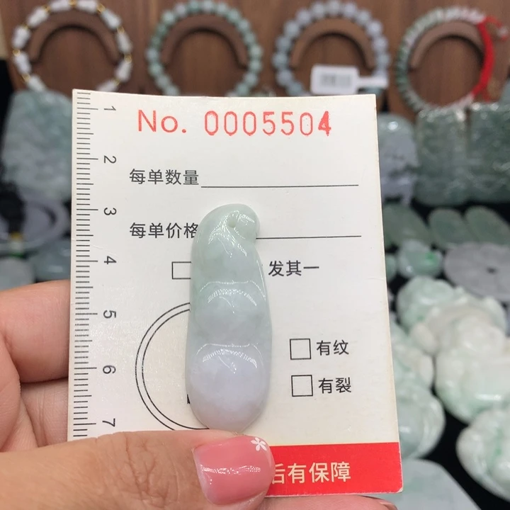 颈饰未镶嵌翡翠微瑕