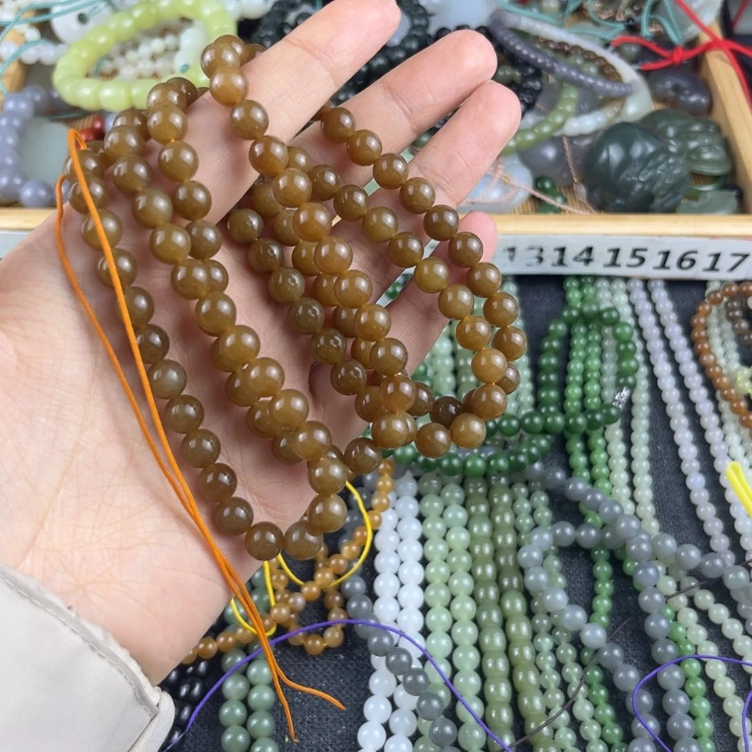 苍***狼和田玉未镶嵌颈饰