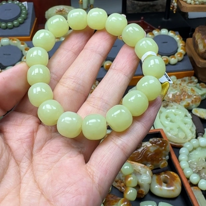 顾***师未镶嵌岫岩老玉（透闪石质玉）挂件