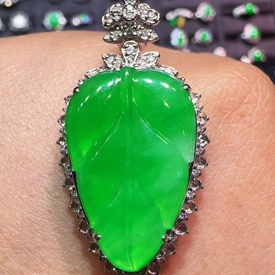 翡翠18K金镶嵌颈饰