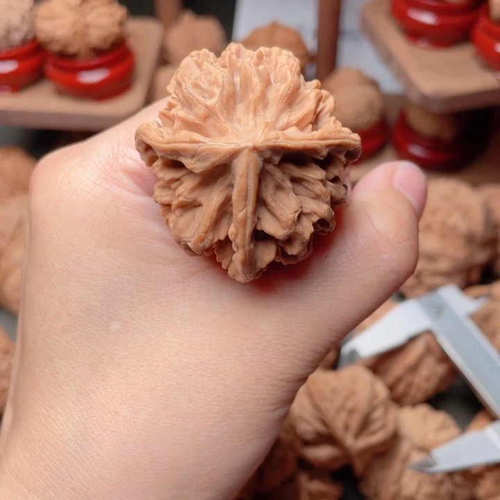 哪***声文玩核桃吊坠正顶