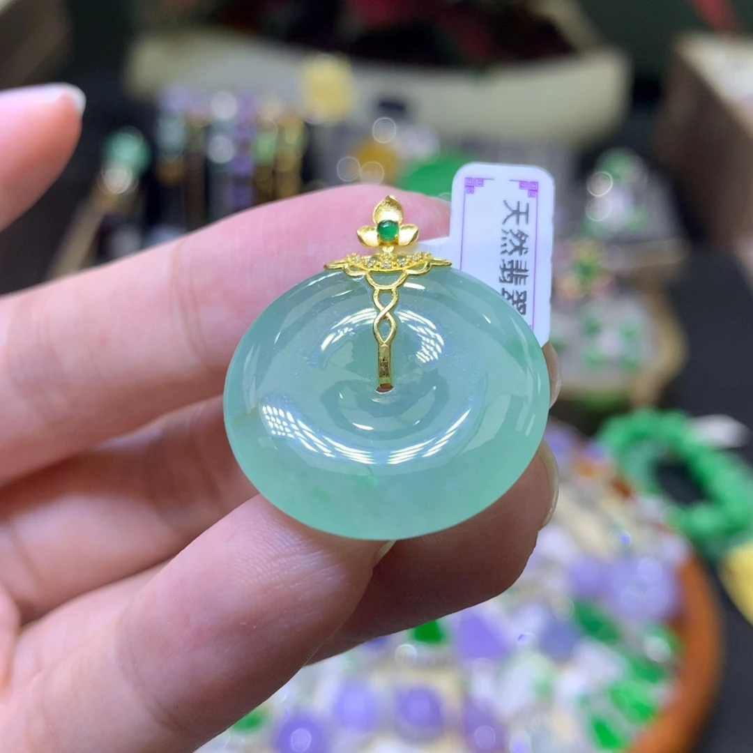 颈饰18K金镶嵌翡翠