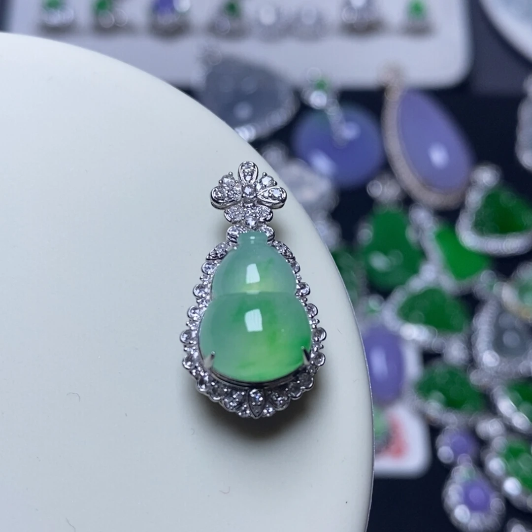 翡翠18K金镶嵌吊坠(不含链)葫芦