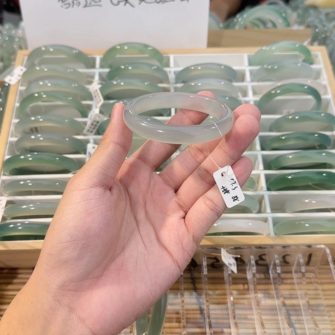 玛瑙/玉髓未镶嵌手镯圈口57.3