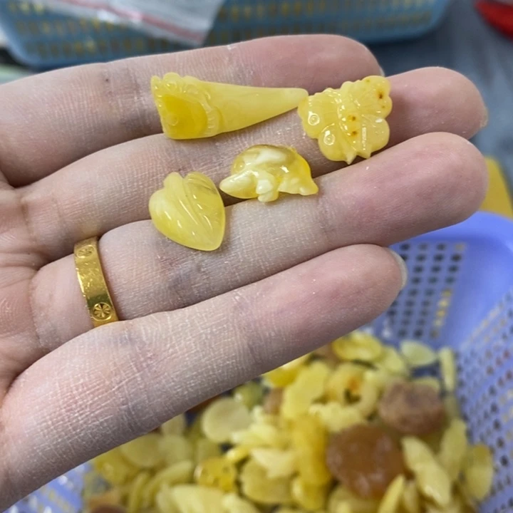 蜜蜡裸石未镶嵌吊坠