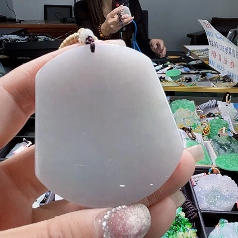 颈饰未镶嵌翡翠一个