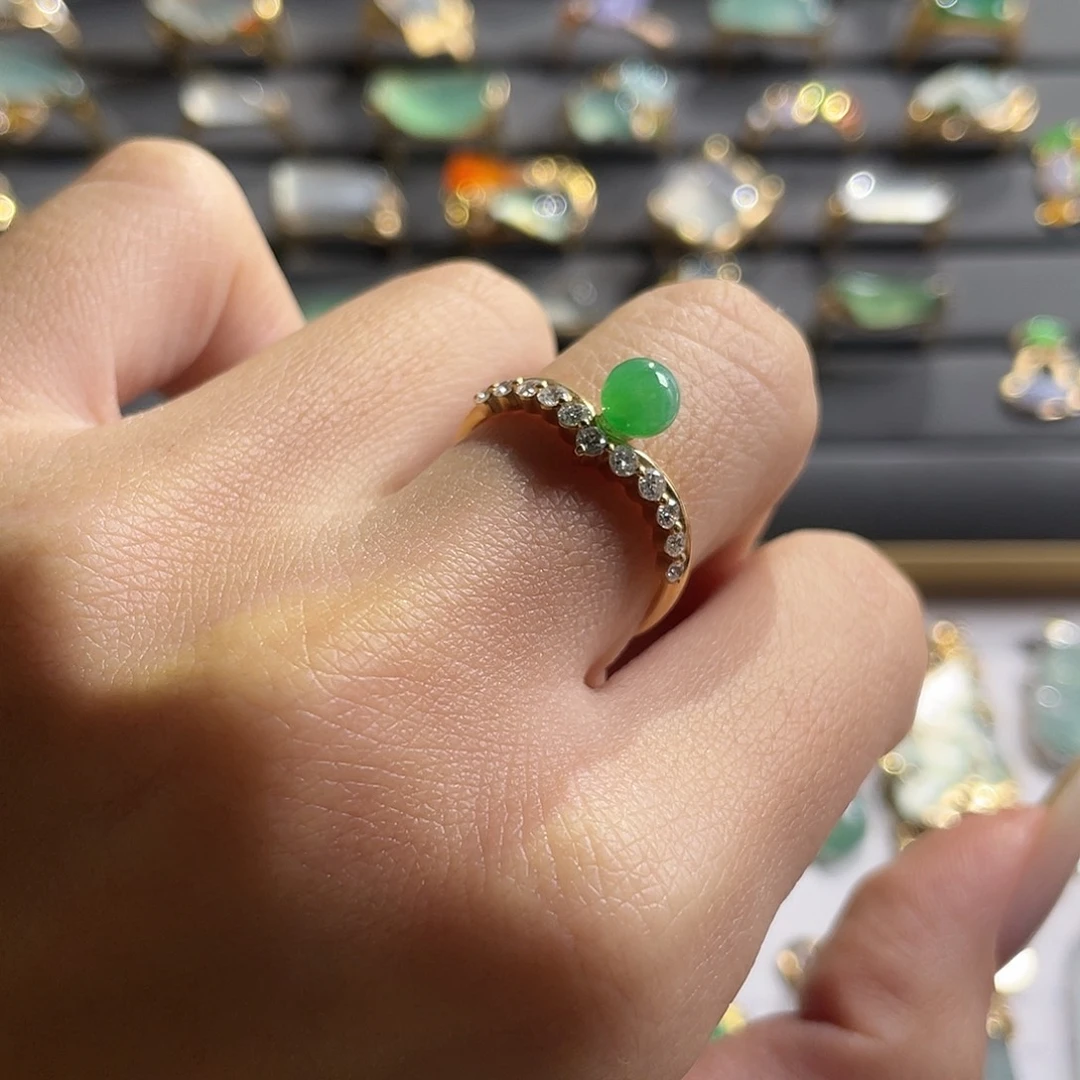 翡翠18K金镶嵌戒指阳绿珠子排戒 48小时鉴赏