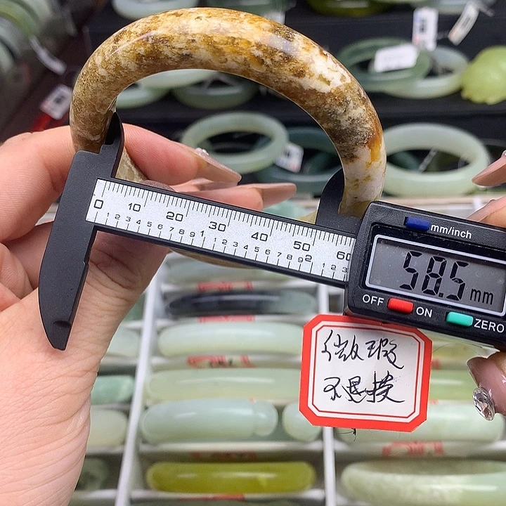 蛇纹石玉手镯未镶嵌703