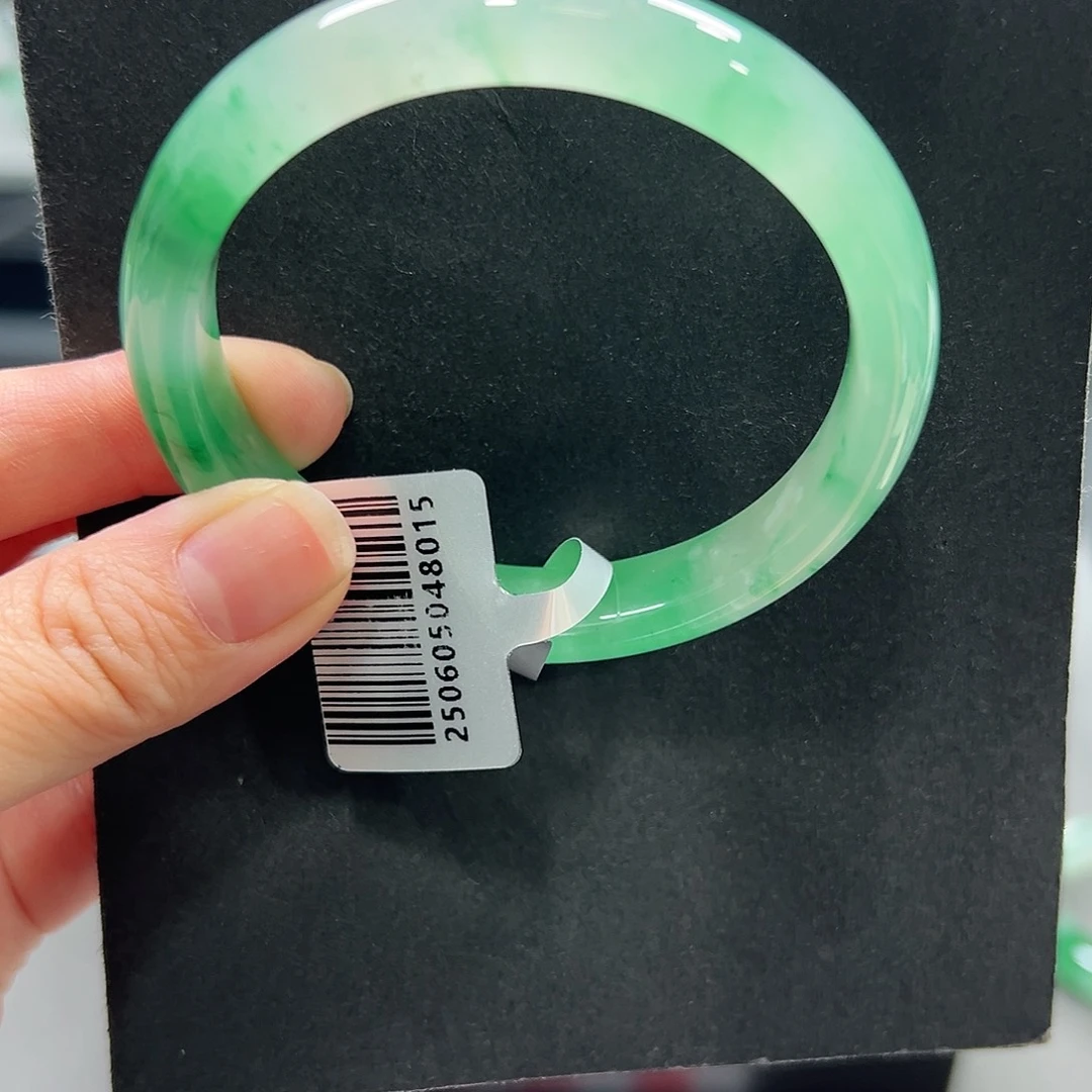 囍****石英质玉（非洲翠）未镶嵌手镯