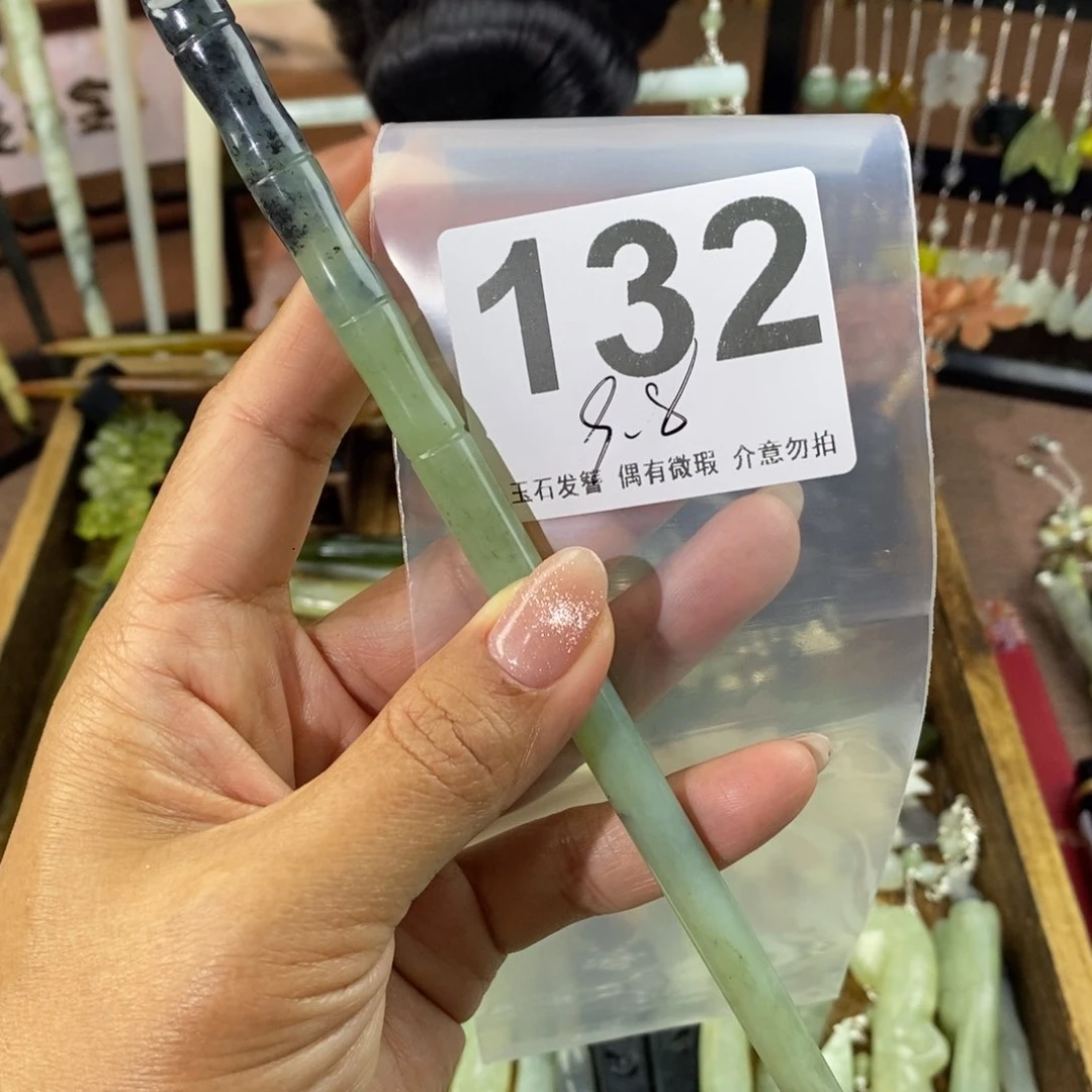 蛇纹石玉发饰未镶嵌幸****孩